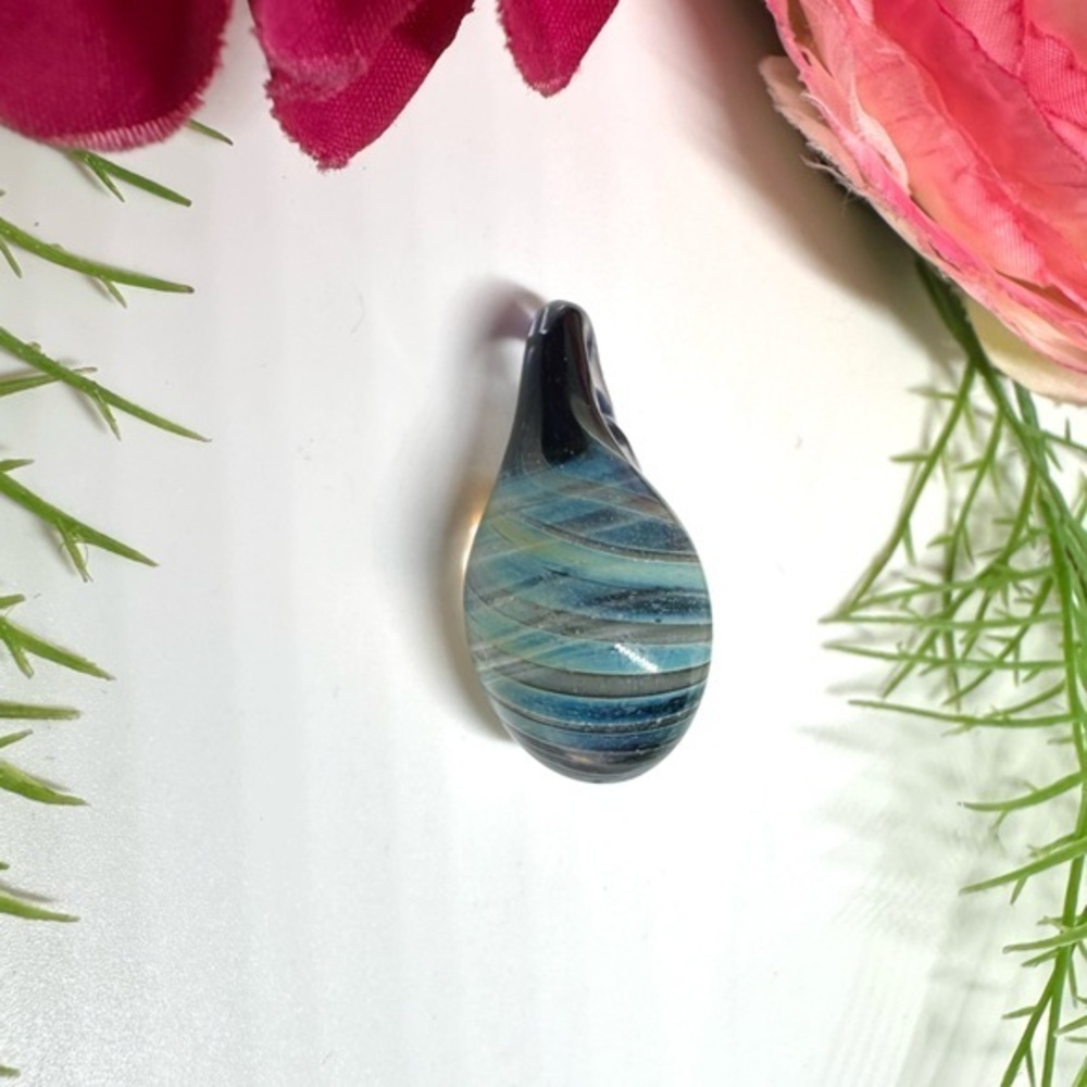 Gorgeous ⚜️Spun Glass Blue Pendant Charm